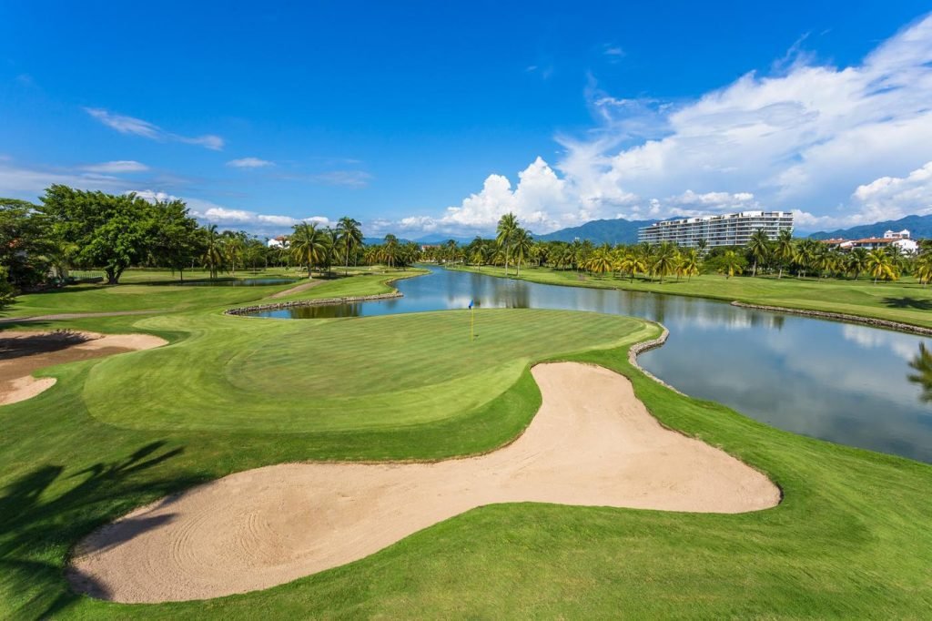 golf-in-puerto-vallarta-marina-golf
