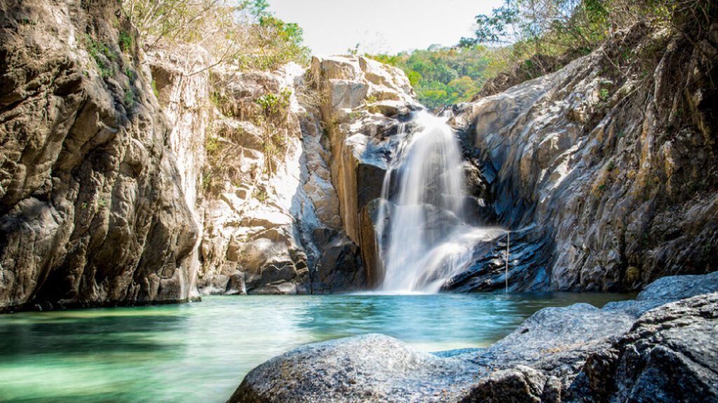 quimixto waterfall timelapse photo